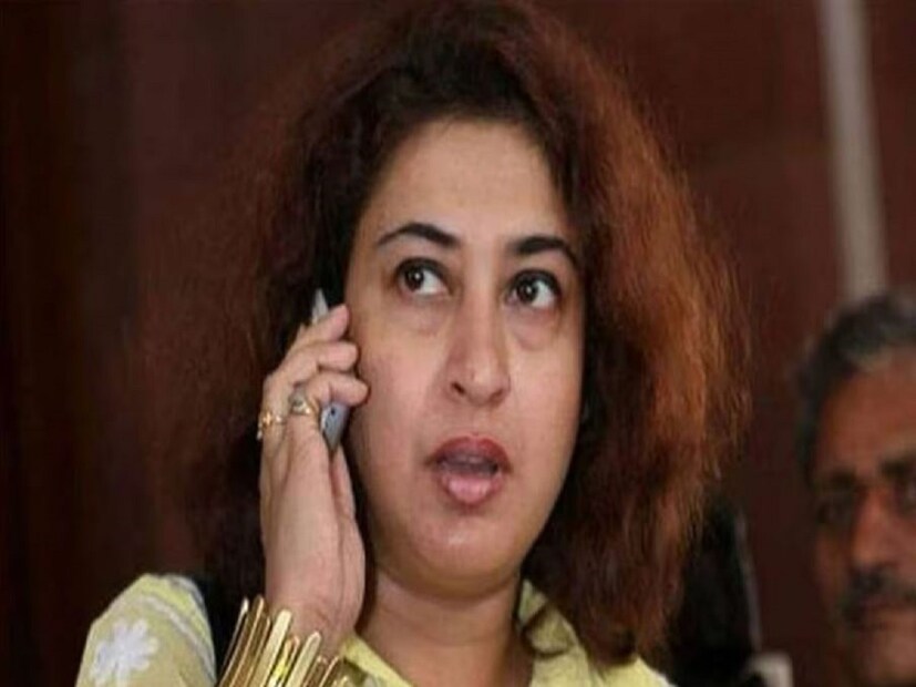 তৃণমূল প্রার্থী শতাব্দী রায় এবার বীরভূম লোকসভা কেন্দ্রের প্রার্থী। এই কেন্দ্রের বিজেপি প্রার্থী দেবতনু ভট্টাচার্য এবং কংগ্রেস প্রার্থী মিল্টন রশিদ। তবে এখনও পর্যন্ত ফলাফল অনুযায়ী এগিয়ে অভিনেত্রী তথা তৃণমূল নেত্রী শতাব্দী রায়।