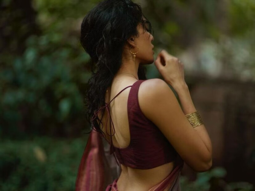 অভিনয় জগতে নিজেকে প্রতিষ্ঠিত করা মোটেই সহজ নয়। একেবারে সাধারণ পরিবার থেকে সিনে জগতে পা রেখে কঠিন লড়াই করে আজ সফল নায়ক বা নায়িকা, এমন উদাহরণ প্রচুর। আবার শত চেষ্টাতেও অভিনেতা বা অভিনেত্রী হওয়ার স্বপ্ন ভেঙে গিয়েছে, শেষমেশ বেছে নিতে হয়েছে অন‍্য পেশা। এমন উদাহরণও ভুরি ভুরি। 