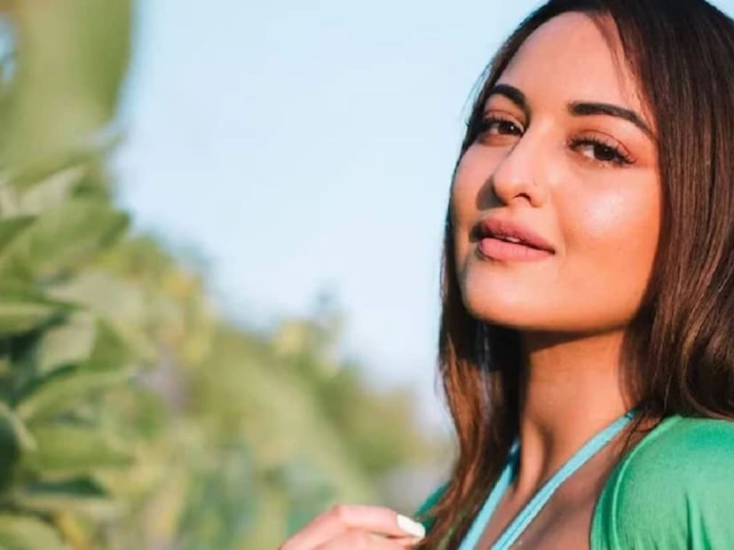সোনাক্ষী সিনহা প্রায় ১৪ বছর ধরে অভিনয়ের সঙ্গে যুক্ত, গত বছর তিনি প্রথম একটি সিরিজের মাধ্যমে ওটিটিতে পা রেখেছেন। 