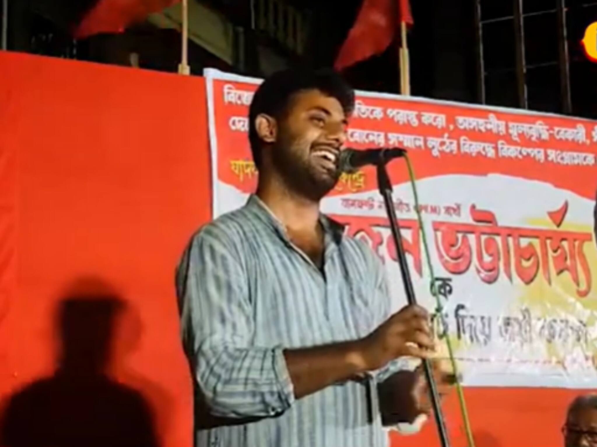 যাদবপুরের সিপিএম প্রার্থী সৃজন ভট্টাচার্যের সভায় মন ছুঁয়ে যাওয়া দৃশ্য, দেখুন ভিডিও