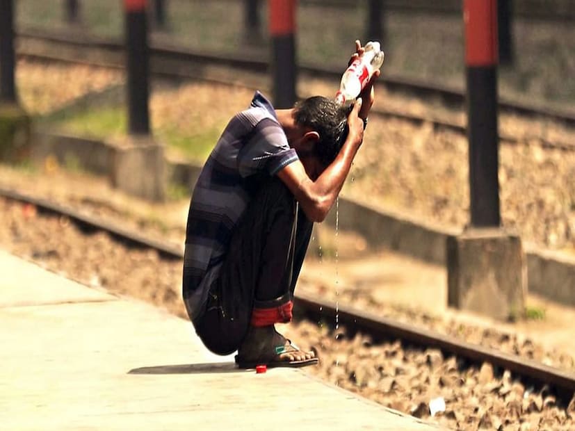 দক্ষিণবঙ্গের মতো একই পরিস্থিতি হতে পারে উত্তরবঙ্গেও৷ শুধুমাত্র দার্জিলিং এবং কালিম্পংয়ে হালকা বৃষ্টির সম্ভাবনা রয়েছে৷ 
