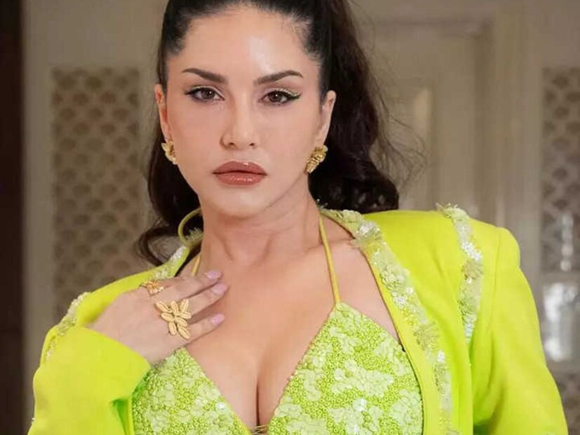 ‘‘আমি বলেছিলাম ঠিক আছে, কিন্তু স্বাক্ষর করা ছবির জন্য ১০ বা ১৫ ডলারের থেকে এক টাকাও কম নেবে না।’’