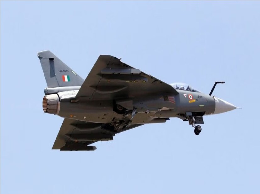 LCA Mk-1A হল LCA Mk-1-এর একটি আপগ্রেডেড সংস্করণ, যা ইতিমধ্যেই বিমান বাহিনীতে অন্তর্ভুক্ত হয়েছে। আগেই উল্লেখ করা হয়েছে, এলসিএ তেজস আগামী দশকে এবং তার পরেও ভারতীয় বায়ুসেনার ফাইটার ফোর্সের মেরুদণ্ড হিসেবে আবির্ভূত হতে চলেছে। Photo- Collected
