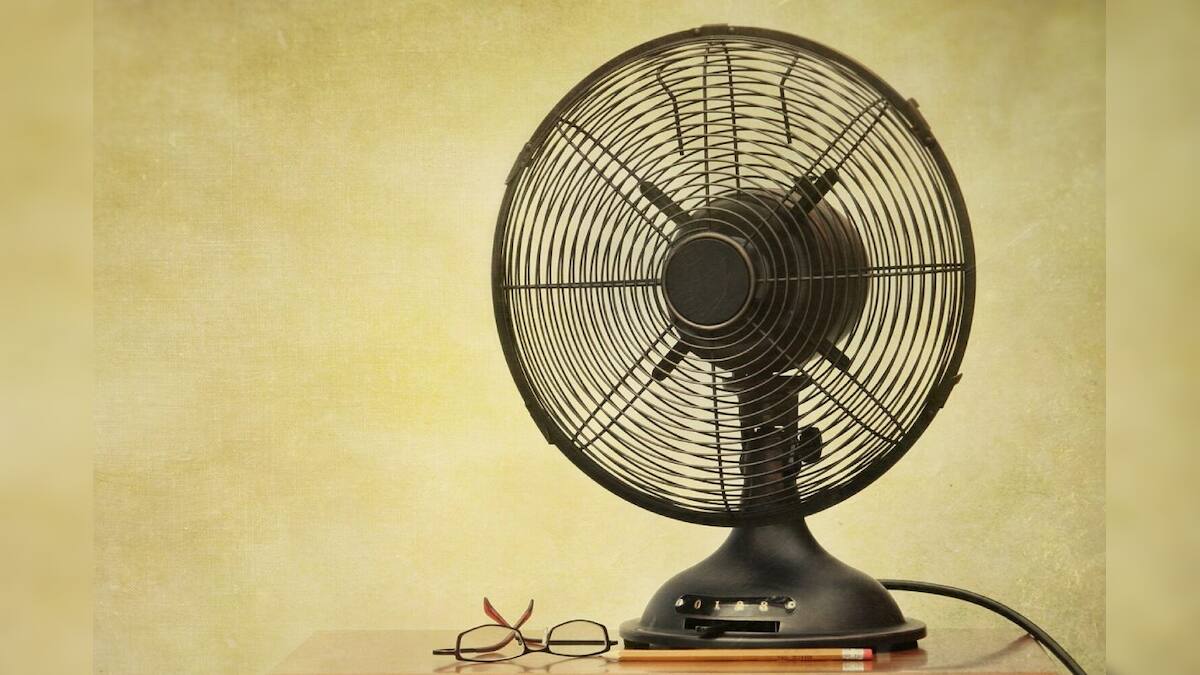 How To Use Table Fan For Cooling: টেবিল ফ্যানের গরম হাওয়ায় নাকাল? এই ...