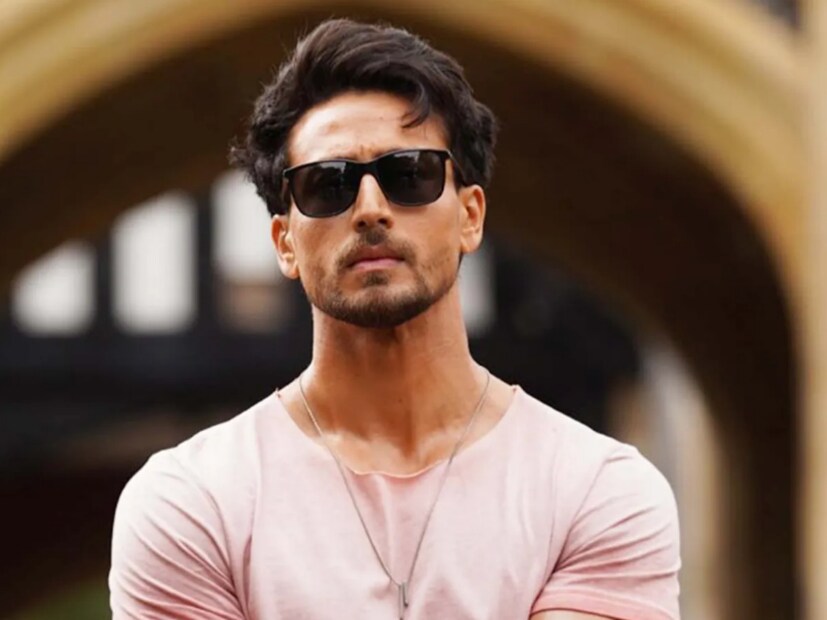 অক্ষয় কুমারের পাশাপাশি টাইগার স্রফও প্লে অফে নিজের পছন্দের ৪ দলকে বেছে নিয়েছেন। মুম্বাই ইন্ডিয়ান্স, ডিফেন্ডিং চ্যাম্পিয়ন চেন্নাই সুপার কিংস, আরসিবি ও কলকাতা নাইট রাইডার্সকে বেছেছেন টাইগার স্রফ।