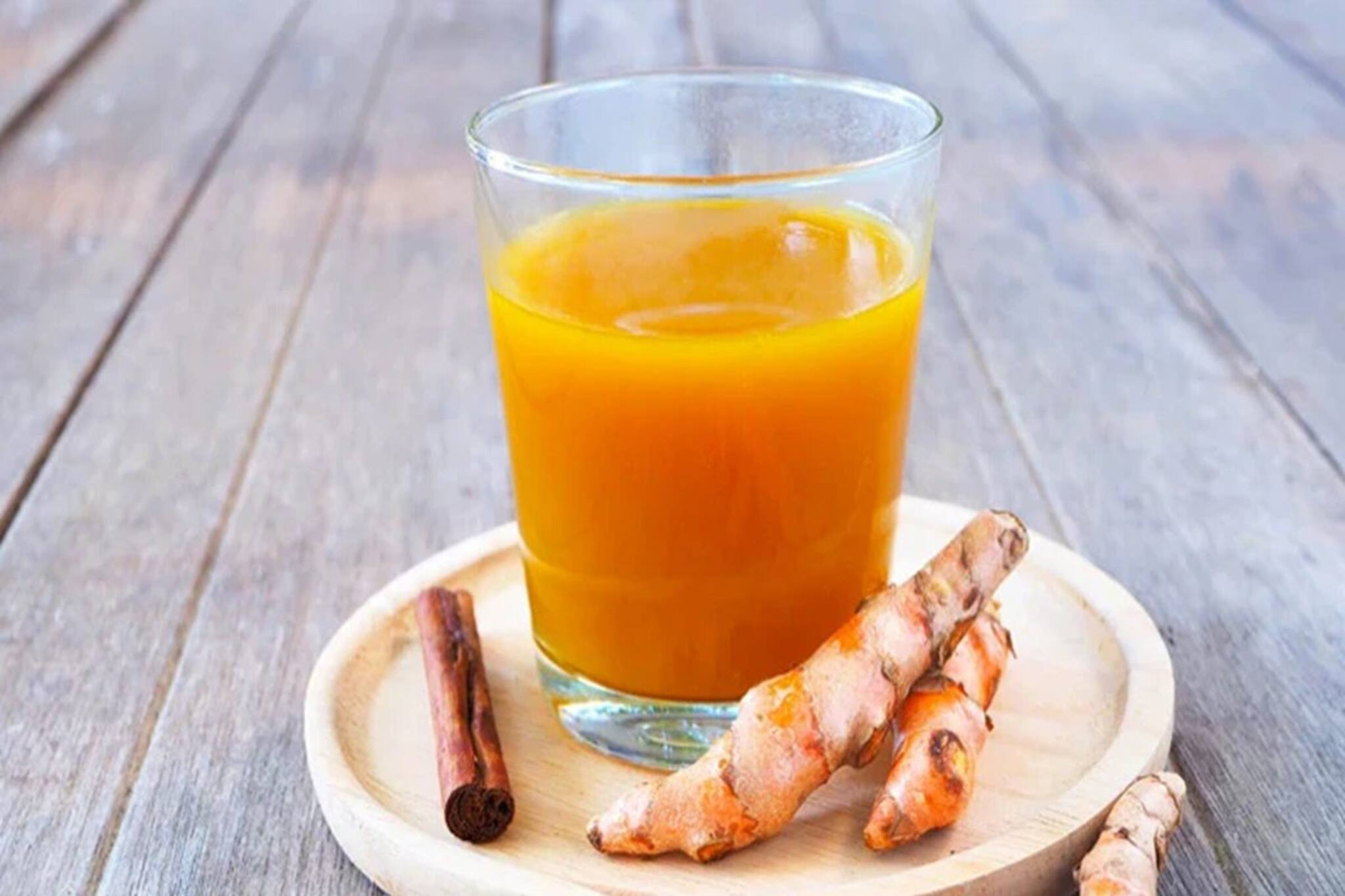 রোজ সকালে কাঁচা হলুদের রস খান, ধারে কাছে ঘেঁষতে পারবে না এই রোগগুলো