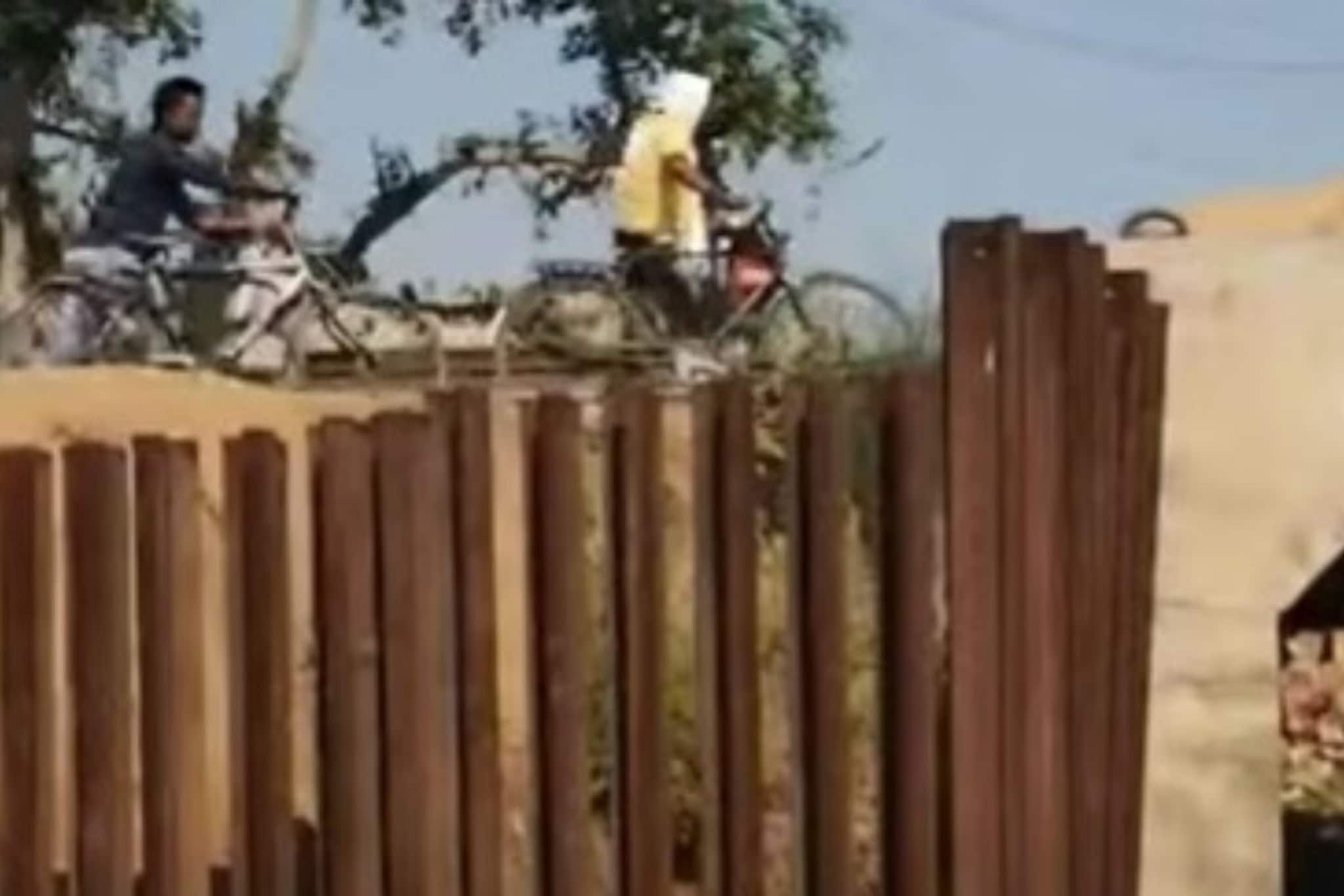 মেয়ের টিউশনির টাকা দিতে পারছেন না মা! কারণ জানলে অবাক হবেন