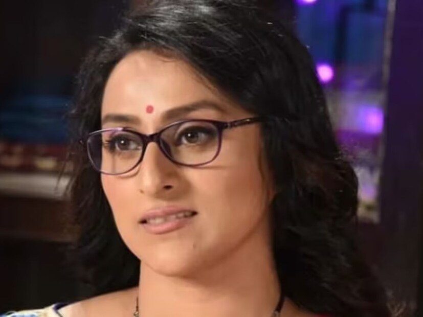 ভুলে যেওনা প্লিজ, ঘরে ফেরার গান, তারে আমি চোখে দেখনি-সহ একাধিক ধারাবাহিকে অভিনয় করেছিলেন তিনি। যদিও তাঁকে জনপ্রিয়তা এনে দিয়েছিল স্টার জলসার ধারাবাহিক তোমায় আমায় মিলে। 