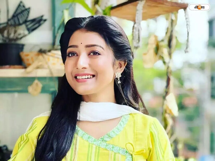 মেগার গল্প অনুসারে বিয়ে ঠিক হয় বাড়ির বড় মেয়ে রাইয়ের। আর সেই বিয়েকে কেন্দ্র করেই ঘুরে যায় গল্প। তার বিয়ের দিন মারা যান তাঁর বাবা। আর তারপরেই পরিবারের ভার নিজের কাঁধে তুলে নেয় সে। নিজের হবু বরের সাথে গাঁটছড়া বেঁধে দেয় নিজের বোনের।