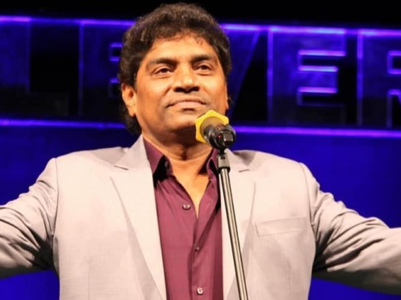 ১৯৫৭ সালের ১৪ অগস্ট তেলুগু খ্রিস্টান পরিবারে জন্ম জনির। মুম্বইয়েই বড় হয়ে ওঠা তাঁর। জনির বাবা একটি কারখানায় শ্রমিকের কাজ করতেন। নামমাত্র পারিশ্রমিক পেতেন জনির বাবা। সেই টাকায় কোনও মতে সংসার চলত তাঁদের।
