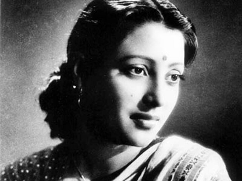 শোনা যায়, অভিনয়ের সময় কেউ তাঁকে স্পর্শ করুক তা চাইতেন না মিসেস সেন। তবে চিত্রনাট‍্যের প্রয়োজনে অনেক সময় সেরকম দৃশ্য থাকলে সুচিত্রা টাচ করতে দিতেন কখনও-সখনও। 