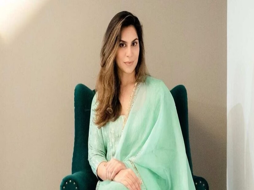 উপাসনা হল ইউআরএললাইফের প্রতিষ্ঠাতা, একটি হলিস্টিক ওয়েলনেস প্ল্যাটফর্ম এবং সিএসআর অ্যাপোলো হসপিটালস গ্রুপের ভাইস চেয়ারম্যান। এছাড়াও তিনি এফএইচপিএল (ফ্যামিলি হেলথ প্ল্যান ইনসিওরেন্স  টিপিএ লিমিটেড)-র ব্যবস্থাপনা পরিচালক। Photo- File
