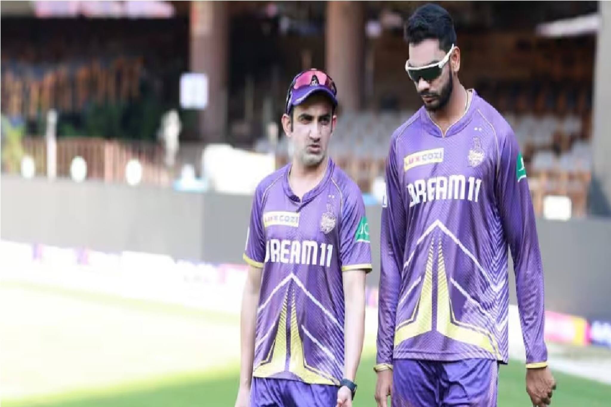 লুকিয়েই চলছিল প্রেম পর্ব, KKR জার্সিতে ঝকমকে হতেই  ফ্লাইং কিস, সামনে এল...