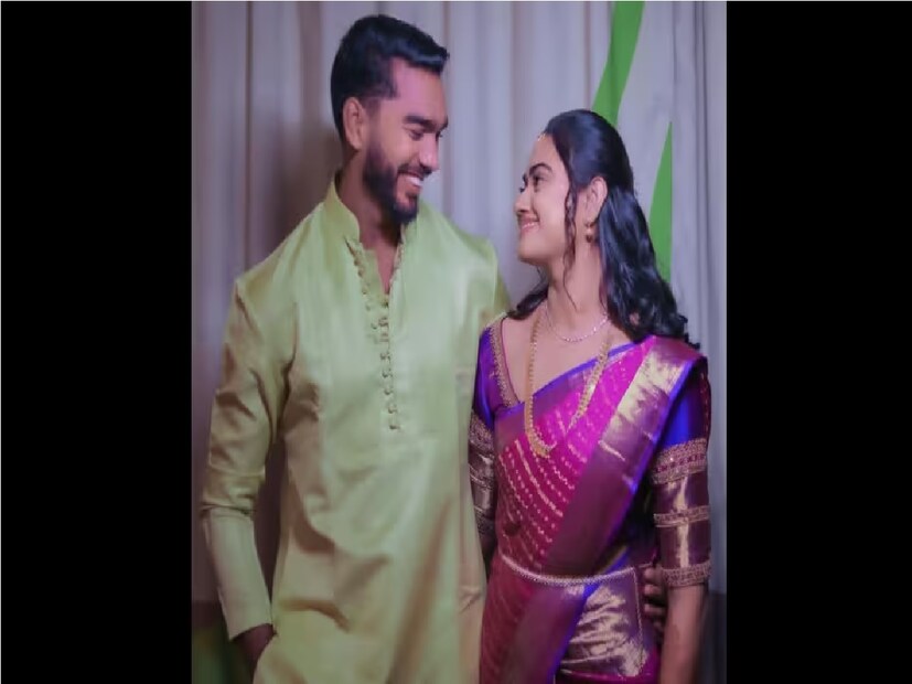 তবে  শ্রুতি ও বেঙ্কটেশ আইয়ারের প্রেমের মাখোমাখো গল্পটা অবশ্য এখনও সযত্নে আড়াল করে রেখছেন দু'পক্ষই৷  ফলে   সম্পর্কে খুব বেশি তথ্য নেই এমনকি কীভাবে তিনি ভেঙ্কটেশ আইয়ারের সঙ্গে দেখা করেছিলেন তাও এখনও ধোঁয়াশা৷ শ্রুতি পিএসজি কলেজ অফ আর্টস অ্যান্ড সায়েন্স থেকে বিকম (অ্যাকাউন্ট অ্যান্ড ফাইন্যান্সিং) করেছেন।