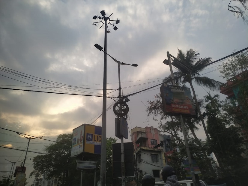 ইদের দিন কলকাতায় আংশিক মেঘলা আকাশ। বেলা বাড়লে গরম বাড়বে। বৃষ্টির সম্ভাবনা কম। দক্ষিণ ২৪ পরগনা লাগোয়া অংশে সন্ধ্যা বা রাতে বজ্রবিদ্যুৎ-সহ হালকা বৃষ্টির সামান্য সম্ভাবনা রয়েছে। এমনটাই জানিয়েছে আবহাওয়া দফতর ৷ Photo: Sanjukta Sarkar