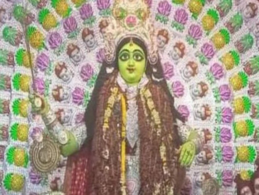 সাধারণত এই পুজো পালিত হয় ফাল্গুন মাসে। কিন্তু এ বছর দোলপূর্ণিমা চৈত্রমাসে পড়ায় শীতলাপুজোও পড়েছে বাংলা বছরের শেষ মাসেই।