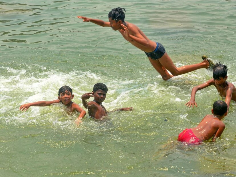 Kolkata/ 43.0/ 07.4, Dum Dum/ 43.0/ 07.0, Uluberia/ 43.0 /09.5, Diamond Harbour /40.0 /05.7, Midnapore /45.5 /08.7, Digha/ 37.3 /04.5, Krishnanagar /44.0 /07.7