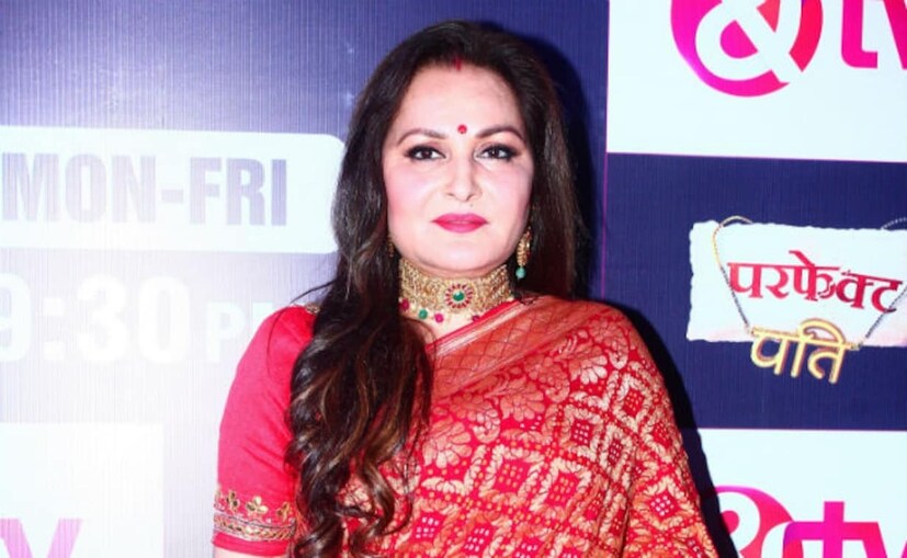 সত্তর থেকে আশির দশকে একাধিক বড় অভিনেতাদের সঙ্গে অভিনয় করে সকলের মন জয় করে নিয়েছিলেন জয়া প্রদা৷ 'সরগাম', 'তোহফা', 'আওলাদ', 'আখরি রাস্তা' এবং 'সিন্দুর'-এর মতো বহু সুপারহিট ছবিও রয়েছে জয়ার ঝুলিতে৷ তবে ব্যক্তিগত জীবনে মোটেই সুখ পাননি অভিনেত্রী৷