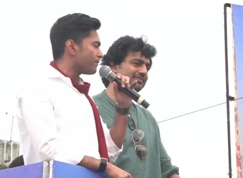 দেব রাজনীতি ছাড়ার খবরে কয়েকদিন আগেও সরগরম হয়েছিল রাজনৈতিক মহল। পরে মত বদলান তৃণমূল সাংসদ৷ এদিন দেবের কথায় উঠে এল সেই প্রসঙ্গ৷ 