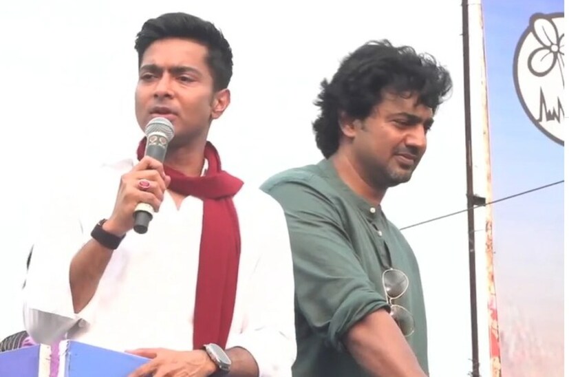 অভিষেক বন্দ্যোপাধ্যায়ের কথায়, ‘‘মানুষের ভালবাসা আছে৷ তখন দল ভাঙানির কথা বলেছিল। বিজেপি এখনও হুমকি দিচ্ছে৷ এখানে এলে প্রশ্ন করবেন৷’’