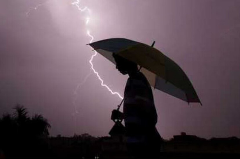 হাওয়া অফিসের পূর্বাভস অনুযায়ী, আলিপুরদুয়ার এবং জলপাইগুড়ি জেলার কিছু অংশে বজ্রবিদ্যুৎ-সহ বৃষ্টি হবে।