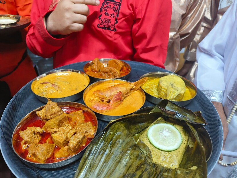 এছাড়া টলি জগতের আরও একাংশ উপস্থিত ছিলেন ভূতের রাজা দিল বরের নতুন আউলেট খোলার অনুষ্ঠানে৷ পয়লা বৈশাখের আগে এভাবে নতুন যাত্রা শুরু করে দিল কলকাতার এই রেস্তোরাঁ৷  