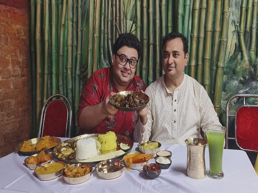 ভূতের রাজার রাজা (মালিক) রাজীব বাবু বলেন, “আবহাওয়া আর ভোটের পারদ যখন আপনাকে অস্বস্তিতে ফেলছে। তখন আপনার জন্য ভূতের রাজা গন্ধরাজ ঘোল, টকডাল, শুক্তো ও পোস্ত দিয়ে স্বস্তি দেবে।”