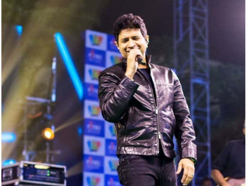 ১৯৯৬ সালে বিশাল ভরদ্বাজের ছবি 'মাচিস' দিয়ে কেকে তার গানের কেরিয়ার শুরু করেন। ছবির সুপারহিট গান 'ছোড় আয়ে হাম' গেয়েছিলেন কেকে সহ হরিহরন, সুরেশ ওয়াদকার, বিনোদ সেহগাল। এই গানটি এতটাই সুপারহিট হয়েছিল যে সকলেরই নজর কেড়েছিলেন কেকে৷
