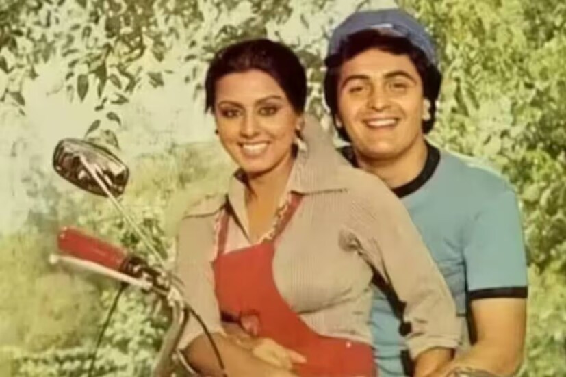 বলিউডের সফল জুটিদের যদি একটি তালিকা তৈরি হয়, ঋষি এবং নীতু কাপুরের নাম বেশ উপরের দিকেই থাকবে। একসঙ্গে অভিনয় থেকে আলাপ। আলাপ থেকে প্রেম। প্রেম থেকে বিয়ে। দুই সন্তানকে নিয়ে গুছিয়ে সংসার করেছেন তাঁরা। এমনকি পরিবারের জন্য অভিনয় পর্যন্ত ছেড়ে দেন নীতু। তবে তাঁদের সংসারের ভিতও নড়বড়ে হয়েছে।
