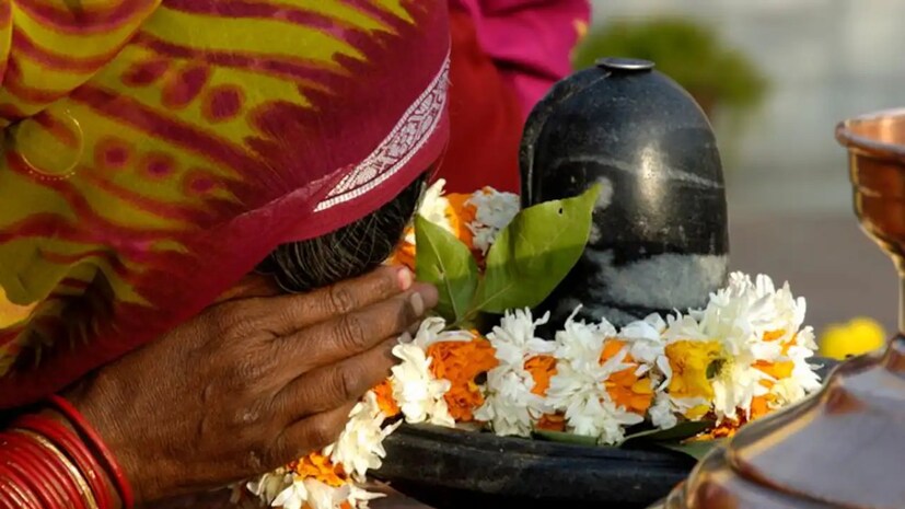 সামান্য উপকরণে ঘরোয়া উপায়ে এই ব্রতপালন করা যায়। সন্তান সন্ততির কল্যাণকামনায় প্রজ্বলন করা যায় নীলের ঘরের বাতি। শুধু মনে রাখতে হবে কিছু নিয়ম ও রীতি নীতি। 