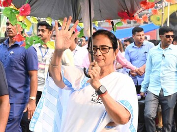 ডিআইজি বদল নিয়ে কোচবিহারে সরব মমতা!