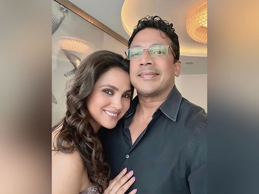 শেষে টেনিস খেলোয়াড় মহেশ ভূপতির সঙ্গে সম্পর্কে জড়ান লারা৷ কিন্তু মহেশ তখন বিবাহিত৷ মহেশের স্ত্রী মডেল শ্বেতা একটি সাক্ষাৎকারে জানান, বিবাহবিচ্ছেদের আগেই লারাকে বিয়ে করেন শ্বেতা৷ ২০১১ সালে তাঁদের বিয়ে হয়৷ তাদের একটি মেয়েও রয়েছে৷ আপাতত অভিনয় থেকে দূরে রয়েছেন লারা দত্ত৷
