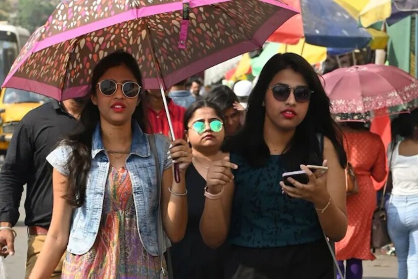 তীব্র তাপপ্রবাহের সতর্কতা জারি করা হয়েছে কলকাতা, হুগলি, হাওড়া, উত্তর ও দক্ষিণ ২৪ পরগনা, নদিয়া, মুর্শিদাবাদ, পুরুলিয়া এবং পূর্ব বর্ধমানে।