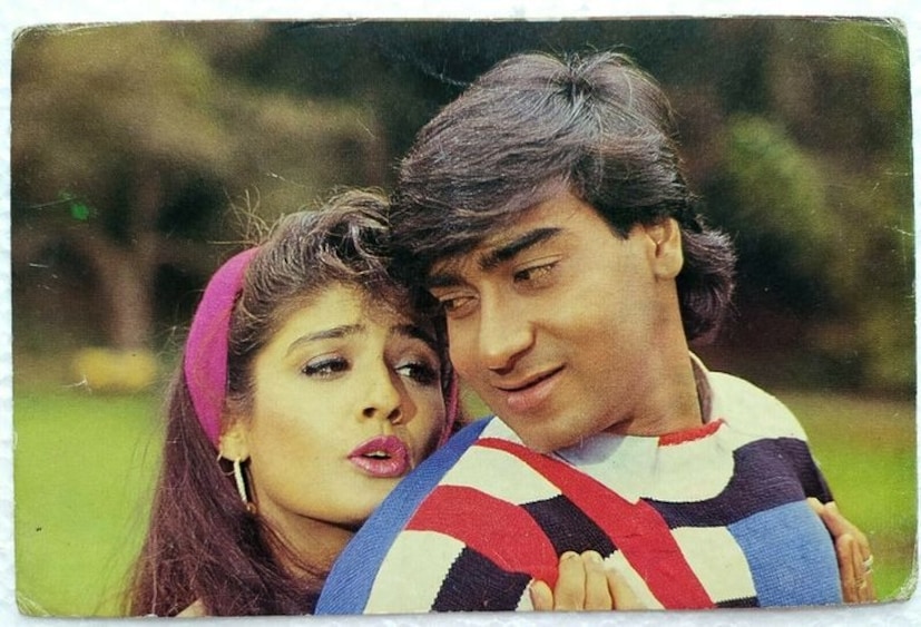 নব্বইয়ের দশকে একাধিক ছবি উপহার দিয়েছিলেন অজয় ও রবিনা৷ ১৯৯৪ সালে 'দিলওয়ালে' ছবিতে একসঙ্গে কাজ করার পর থেকেই তাদের সম্পর্কের গুঞ্জন জোরালো হয়৷ রবিনা এবং অজয় দেবগণের সম্পর্ক  নিয়ে কম জলঘোলা হয়নি। মাত্র দু'টো ছবি করে দু'জনে অনেক বেশি ঘনিষ্ঠ হয়ে পড়েছিলেন। রেস্তোরাঁ থেকে পার্টি সব জায়গাতেই দেখা গিয়েছিল এই হিট জুঁটিকে। রবিনা নাকি পাগলের মতো অজয়কে ভালবাসতেন তেমনও গুঞ্জন ছড়িয়ে পড়ে বি-টাউনে।