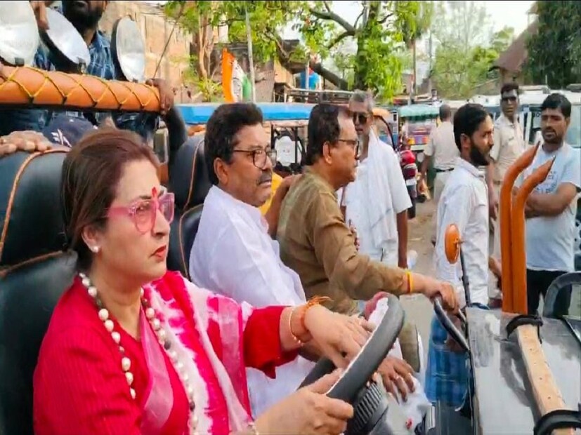 সামনেই লোকসভা নির্বাচন আর হাতে মাত্র কয়েকদিন অপেক্ষা। চতুর্থ দফায় সামনের মাসের ১৩ তারিখ লোকসভা নির্বাচন বীরভূমে। একদিকে বৈশাখ মাসে প্রথম থেকেই তীব্র দাবদাহ তার মধ্যে প্রচার চালাতে হচ্ছে সমস্ত রাজনৈতিক দলকে। (সৌভিক রায়)