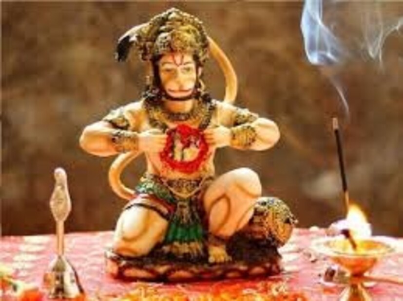 সনাতন পুরোহিত ট্রাস্টের সদস্য দামোদর চক্রবর্তী বলছেন, আগামী ১১ জুন ২০২৪ এর শেষ বড় মঙ্গলবার। এই দিন পবনপুত্র হনুমানের কৃপা পেতে তার পুজো করা উচিত। কয়েকটি সাধারণ নিয়ম মেনে পুজো করলেই বিশেষ ফল পাওয়া যায়।