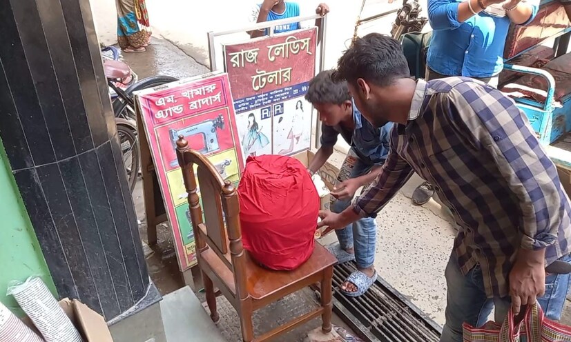 একদা নবাবের জেলা মুর্শিদাবাদ। আর সেই ইতিহাসের খনি হিসাবে দেশ বিদেশে নাম রয়েছে নবাব নগরী তথা বাংলা, বিহার, ওড়িশার এক সময়ের রাজধানী মুর্শিদাবাদেরও। আজকে নবাব নেই রাজত্ব নেই, কিন্তু নাম ও সুনাম অর্জন করেছেন জিয়াগঞ্জের ভুমিপুত্র গায়ক অরিজিৎ সিং।