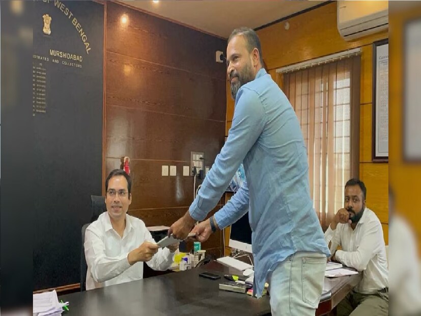*নির্বাচন কমিশনে জমা দেওয়া তথ্য অনুযায়ী, ইউসুফ পাঠানের ২০১৮-১৯ অর্থবর্ষে রোজগার করেছিলেন ৩ কোটি ১০ লক্ষ ১৪ হাজার ৯২৮ কোটি টাকা। ২০১৯-২০ অর্থবর্ষে রোজগারের পরিমাণ কমে যায় এবং দাঁড়ায় ২ কোটি ৬ লক্ষ ৪৬ হাজার ৮৩০ টাকা। সংগৃহীত ছবি। 