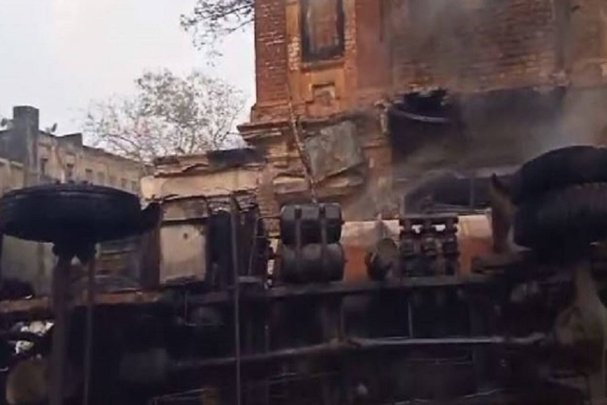 কলকাতায় ভয়াবহ দুর্ঘটনা! দুই শিশু সহ ৩ জনের উপর উঠে গেল গাড়ি, রক্তে ভাসল চারিদিক