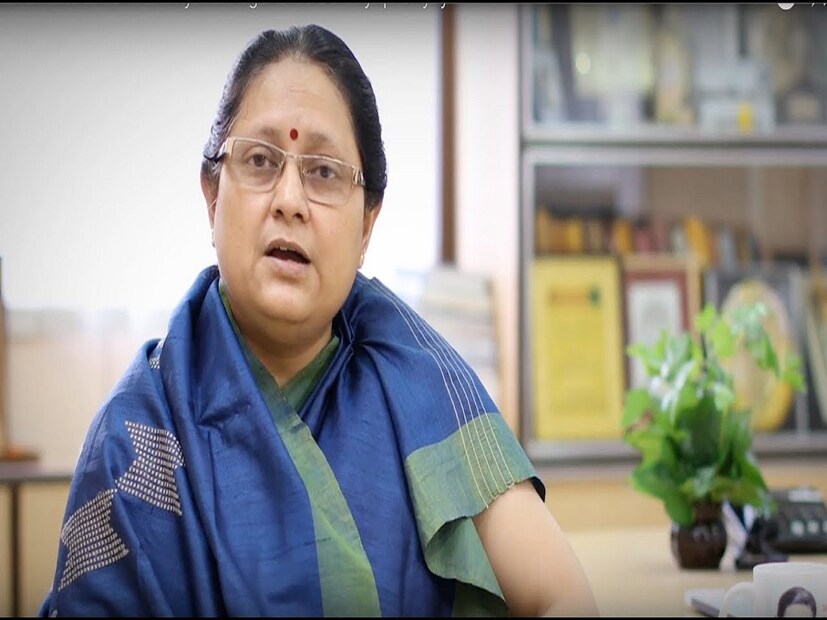 সঙ্ঘমিত্রা বন্দ্যোপাধ্যায় - উত্তর চব্বিশ পরগনার খড়দহের মেয়ে, ২০১৫ সালে আচার্য প্রশান্ত চন্দ্র মহলানবীশের তৈরী Indian Statistical Institute এর প্রথম মহিলা ডিরেক্টর পদে আসীন হয়ে প্রমাণ করে দিয়েছেন মেয়েরাও পারে!‌ নিঃসন্দেহে বিরল কৃতিত্ব।