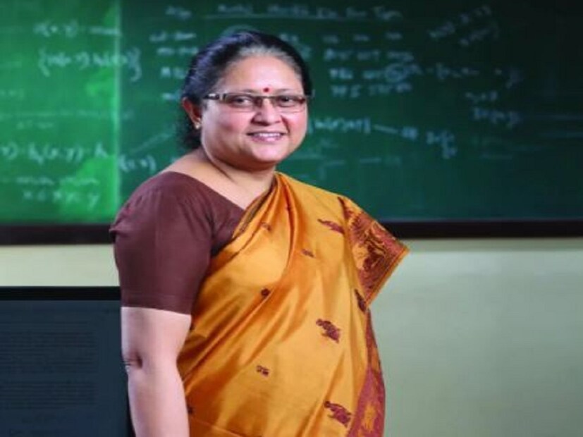 এছাড়া তিনি আমাদের দেশে ১৪০ টির উপর গরীব ছাত্র ছাত্রীদের জন্য বিদ্যালয় খুলে রেখেছেন, যেখানে প্রচুর গরীব ছাত্র ছাত্রী বিনামূল্যে পড়তে পারেন। তিনি তার বেতনের অর্ধেকটা গরীব মানুষদের জন্য দিয়ে দেন। 