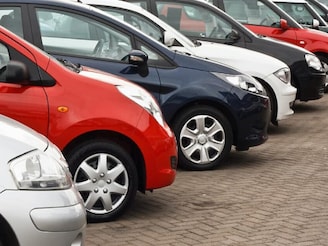 গাড়ি কিনতে গেলে ডিলার নিজেই ৫০,০০০ টাকা ছাড় দেবে! শুধু এই একটা কাজ করতে হবে আপনাকে