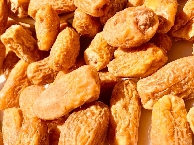 ড্রাইফ্রুট খাওয়া শরীরের জন্য উপকার এ কথা সকলেই জানেন। কিন্তু কোন ড্রাইফ্রুটে কী উপকার আর কী ভাবে খাওয়ায় আসল উপকার তা প্রায় সকলেরই অজানা।