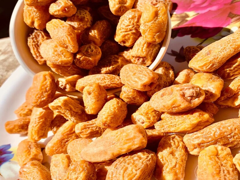 শুধু তাই নয়, এই ড্রাইফ্রুটটি শরীরে তাৎক্ষণিক শক্তি যোগাতে সাহায্য করে। এটি ১ মাস ধরে খাওয়ার পরে, এর প্রভাব শরীরে দৃশ্যমান হবে। আপনি যদি আপনার খাদ্যতালিকায় ভেজানো খেজুর অন্তর্ভুক্ত করেন তবে এটি আপনাকে ডায়াবেটিস নিয়ন্ত্রণে অনেক সাহায্য করে।