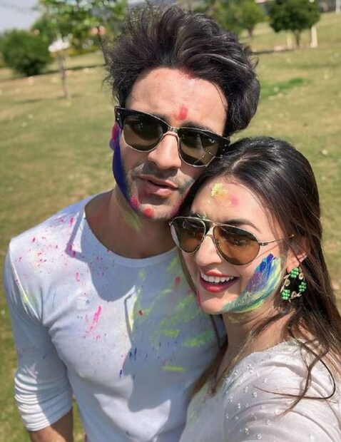 'বনু ম্যায় তেরি দুলহান'-এর পর দিব্যাঙ্কা ত্রিপাঠি 'খানা খাজানা', 'ইন্তেজার', 'মিস্টার অ্যান্ড মিসেস শর্মা এলাহাবাদওয়ালে', 'রামায়ণ', 'তেরি মেরি লাভ স্টোরিস', 'আদালত', 'ইয়ে হ্যায় মহব্বতে'-এর মতো সিরিয়াল করেছেন। 'ইয়ে হ্যায় মোহাব্বতে' দিয়ে দর্শকদের মধ্যে ব্যাপক জনপ্রিয়তা পেয়েছেন।
