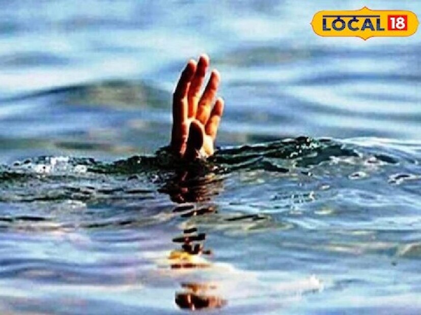 হাওড়া জেলার আমতা ব্লকের ঝিকিরার নকুপাড়া এলাকায় কাজ সেরে বাড়ি ফিরছিলেন সমর মাইতি নামের এক যুবক।  