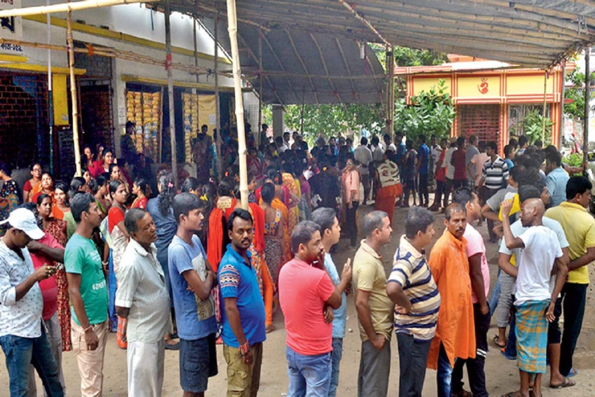 ভোটের আগেই ভোট দমদমে!বিলি হচ্ছে ব্যালট, ভোট ৪ এপ্রিল!কোন ভোট?শুনে মাথা ঘুরে যাবে