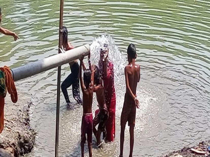 অস্বাভাবিক এই পরিস্থিতির নাম তাঁরা দিলেন ‘এল নিনো দে নাভিদাদ’। স্প্যানিশ ‘নাভিদাদ’ শব্দের অর্থ ইংরেজিতে ‘ক্রিসমাস’। অর্থাৎ ক্রিসমাসের সময়ের এল নিনো। সেই সময় তাঁরা দেখেছিলেন, ডিসেম্বরে মূলত এমনটা হয়। অর্থাৎ ক্রিসমাসের সময়ে।