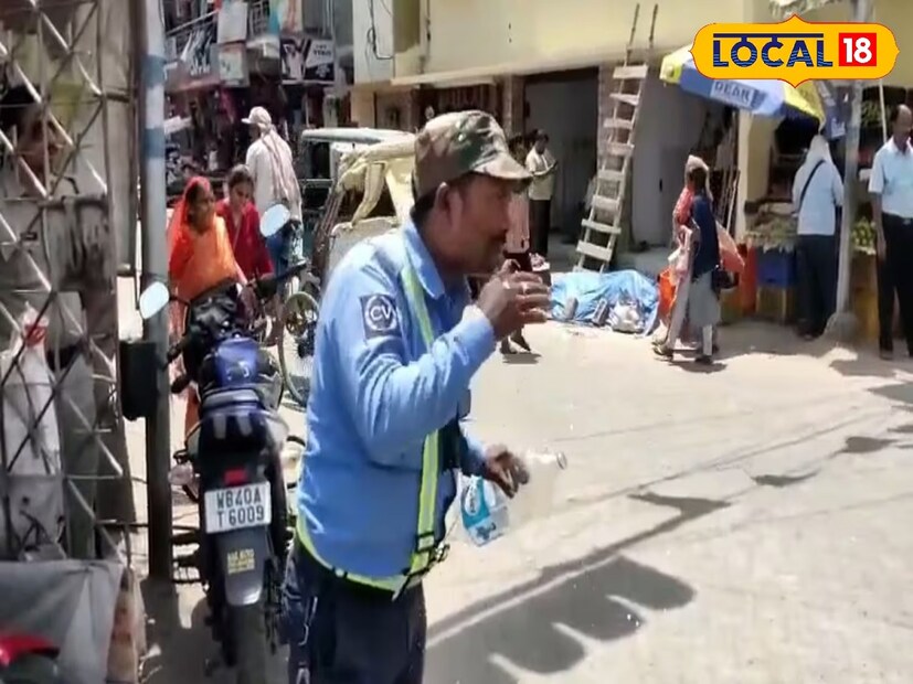 অনেকেই আশঙ্কা করছেন, সূর্যদেবের কৃপায় এবার তাপমাত্রা হাফ সেঞ্চুরি না করে ফেলে। বেলা একটু বাড়লেই রাস্তাঘাট হয়ে যাচ্ছে জনমানবহীন। আর যারা খুব প্রয়োজনে বেরোচ্ছেন, তারা রীতিমত কাহিল হয়ে পড়ছেন তীব্র গরমের চোটে।