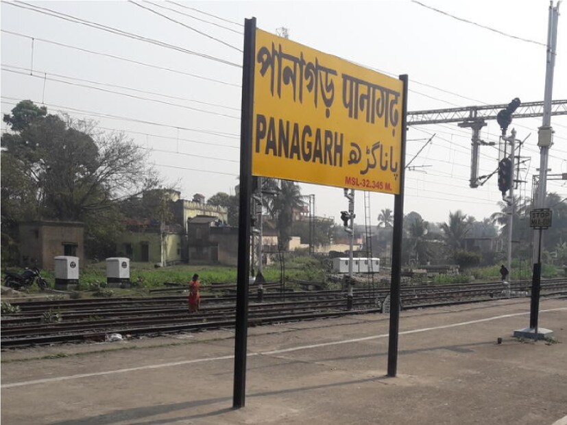 অন্যদিকে তীব্র এই গরমে বেশিরভাগ ব্যবসাদার রীতিমত মন্দার সম্মুখীন হয়েছেন। কারণ বেলা একটু বাড়লেই বাজারঘাট, রাস্তা সব খালি হয়ে যাচ্ছে। ফলে খুব বিশেষ লাভের মুখ দেখতে পারছেন না বিভিন্ন ব্যবসায়ীরা। পরিবহন ব্যবসাতেও দেখা যাচ্ছে মন্দার ছবি।